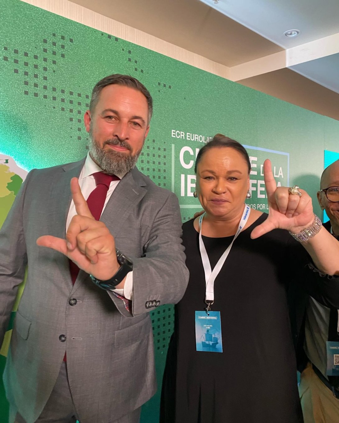 El líder de Vox, Santiago Abascal, junto a la escritora cubana Zoé Valdés.