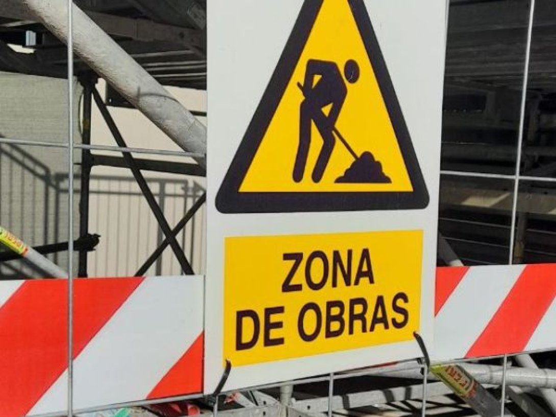 Cartel de zona de obras