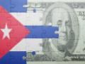 Rompecabezas de la bandera de Cuba transformandose en 100 dolares.
