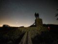 Astroturismo en España. Dos personas bajo las estrellas