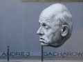 Retrato de Andréi Sájarov (1990) por Dmitri Vrubel en la East Side Gallery. Parte oriental de un tramo del Muro de Berlín.