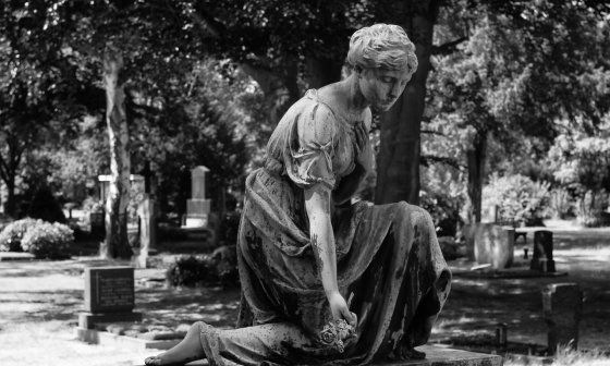 tomb art, graveyard, black and white photography
