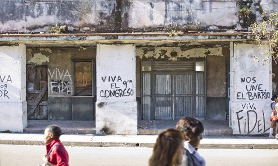 Carteles en las calles de Cuba.