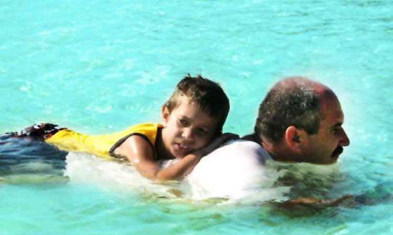 Fancis Sánchez con su hijo
