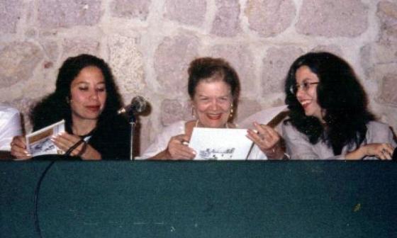 Poetas cubanas Ileana Álvarez, Carilda Oliver y Liudmila Quincoses, México, 1999