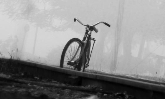 "La bicicleta y la niebla". Foto: Heriberto Machado.