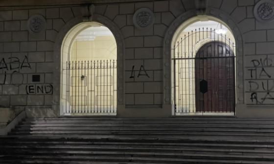 Cartel contra la dictadura en la Universidad de La Habana.