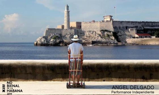 Performance de Ángel Delgado: 24 horas detrás del malecón