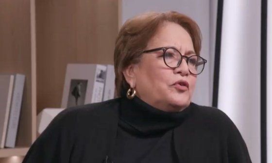 La periodista cubana Arleen Rodríguez Derivet en el programa "Conversa con Correa" de la cadena RT (10 de noviembre de 2025).