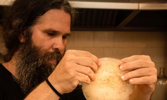 El artista cubano Aryam Rodríguez.