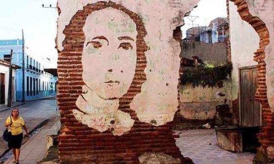 Retrato de Avellaneda esculpido en unas ruinas. Foto: Francis Sánchez