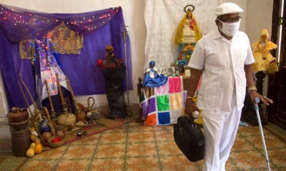 El babalawo cubano Lázaro Cuesta, de la Comisión Miguel Febles Padrón.