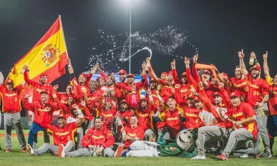 La selección española de Béisbol tras ganar el campeonato europeo.