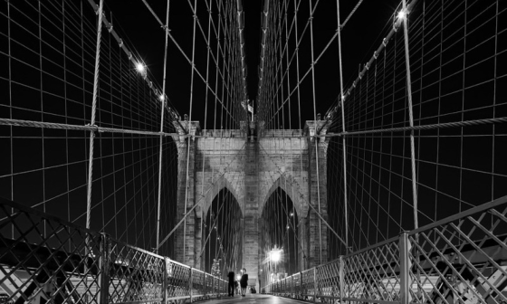 Puente de Brooklyn, Nueva York, en la noche.