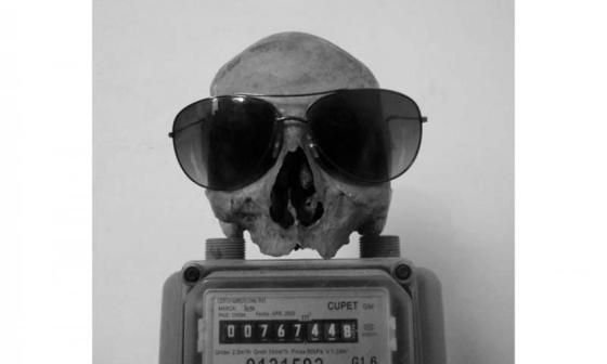 Calavera con gafas. Foto de Yoenis Mayet