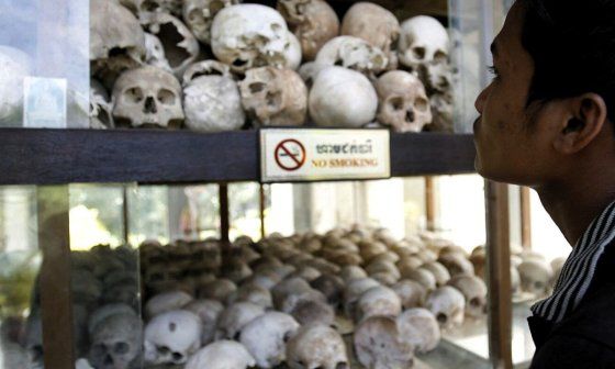 Cráneos de los 1,7 millones de víctimas del régimen comunista de los Jemeres Rojos en Camboya de 1975 a 1979.