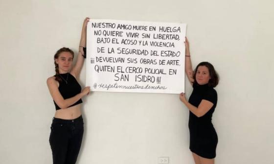 La artista Camila Lobón y la escritora Katherine Bisquet