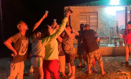 Cubanos celebran el año nuevo.