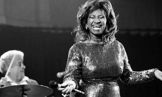 La cantante cubana Celia Cruz en concierto.