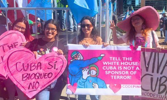 Activistas de la organización estadounidense Code Pink.