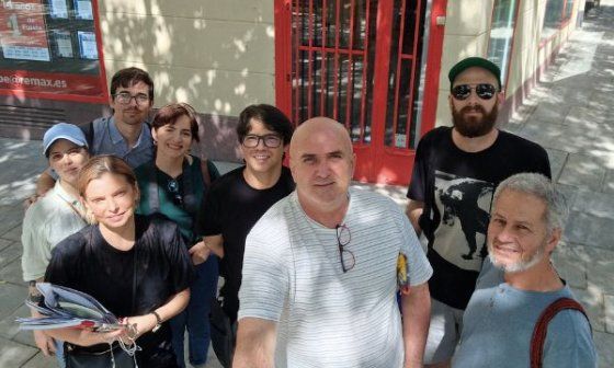 Periodistas y activistas cubanos después de haber intentado entregar la carta contra el fraude en el COnsulado Venezolano.