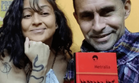 Zulema Gutiérrez Lozano y Ghabriel con el libro Metralla.