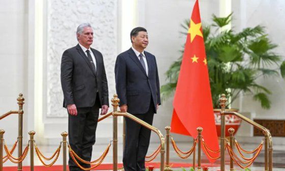 Díaz Canel junto a Xi JIngping.