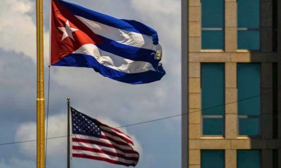 Banderas de Cuba y Estados Unidos en Cuba.
