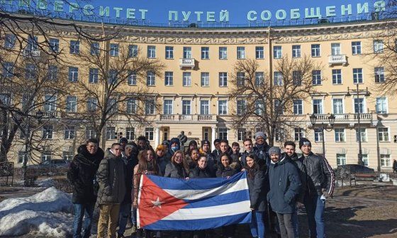 Estudiantes cubanos becados en Rusia.