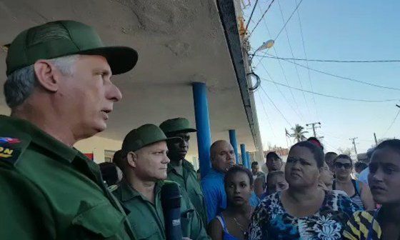 Miguel Díaz-Canel junto a Liván Fuentes Álvarez, ex presidente de la Asamblea Municipal de Isla de la Juventud.