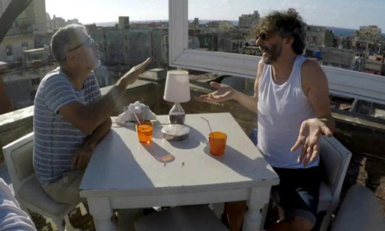 El cineasta cubano Juan Pin Vilar entrevista al músico argentino Fito Páez.