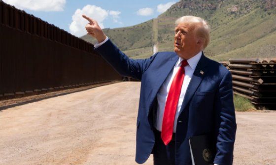 Donald Trump en la frontera con México.
