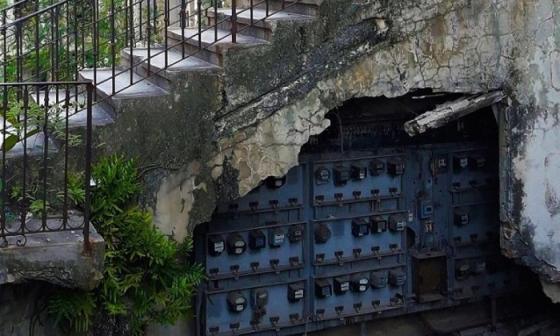 Escalera en ruinas