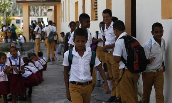 Estudiantes de primaria y secundaria en Cuba.