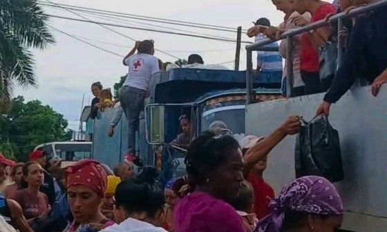 Evacuación masiva en Santiago de Cuba ante paso inminente del huracán Melissa (2025). Foto de Facebook.
