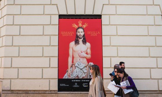 Cartel de Salustiano Sevilla retirado de la Semana Santa de Sevilla.