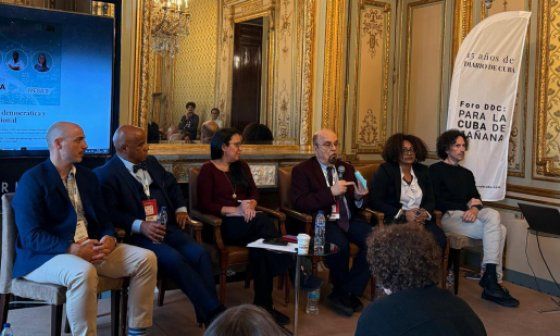 Aimel Ríos, Omar López Montenegro, Luz Escobar, Juan Antonio Blanco, Laritza Diversent y Boris González Arenas en el Foro DDC.