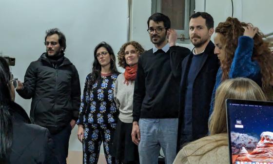 Los cineastas Carlos Quintela, Claudia Claremi, Heidi Hassan, Carlos Alejandro Halley y Aminta de Cárdenas junto al artista Lester Álvarez (en el centro).