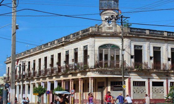 Ruinas del hotel Perla del Norte, Morón, Ciego de Ávila, Cuba.