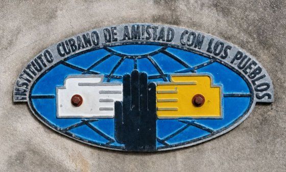 Logotipo del Instituto Cubano de Amistad con los Pueblos (ICAP).