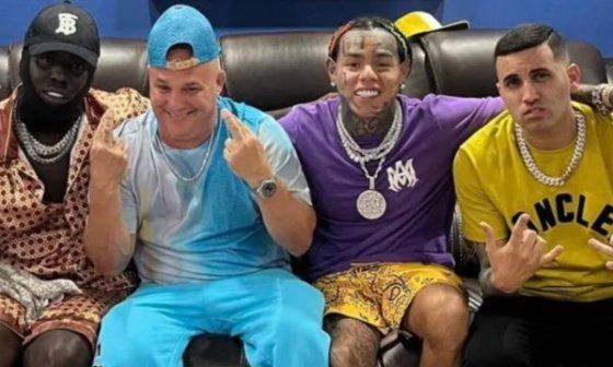 De izquierda a derecha: Chocolate MC, Boris Atencibia, 6ix9ine y Lenier Mesa.