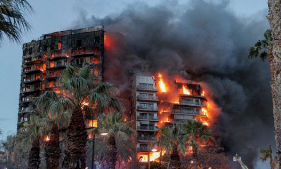 Edificio en llamas en Valencia.