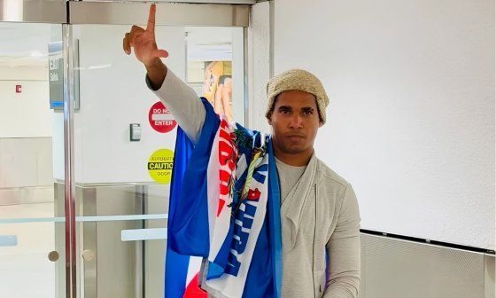 Luis Manuel Otero Alcántara llegando en el aeropuerto de Miami (18 de julio de 2026).