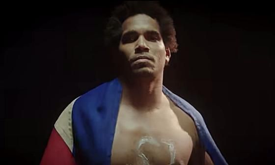 Luis Manuel con bandera. 