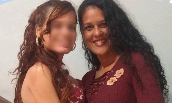 Laura Castillo Zulueta y su mamá.