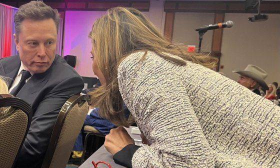 María Elvira Salazar conversando con Elon Musk.
