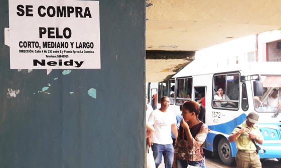 Parada de guaguas en la ciudad de Camagüey, Cuba.