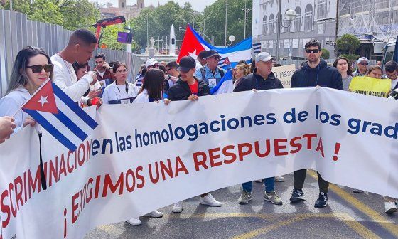 Manifestación de médicos cubanos y de otros países en Madrid.