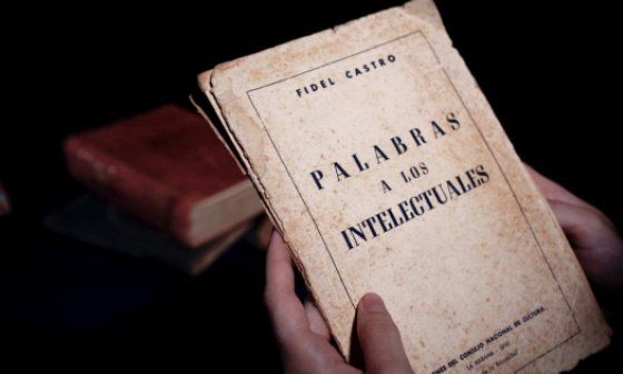Cubierta de la primera edición de "Palabras a los intelectuales" (1961).