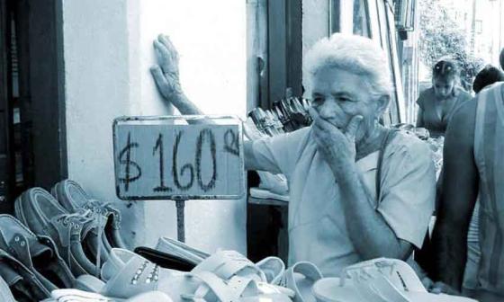 Anciana se asusta de los precios